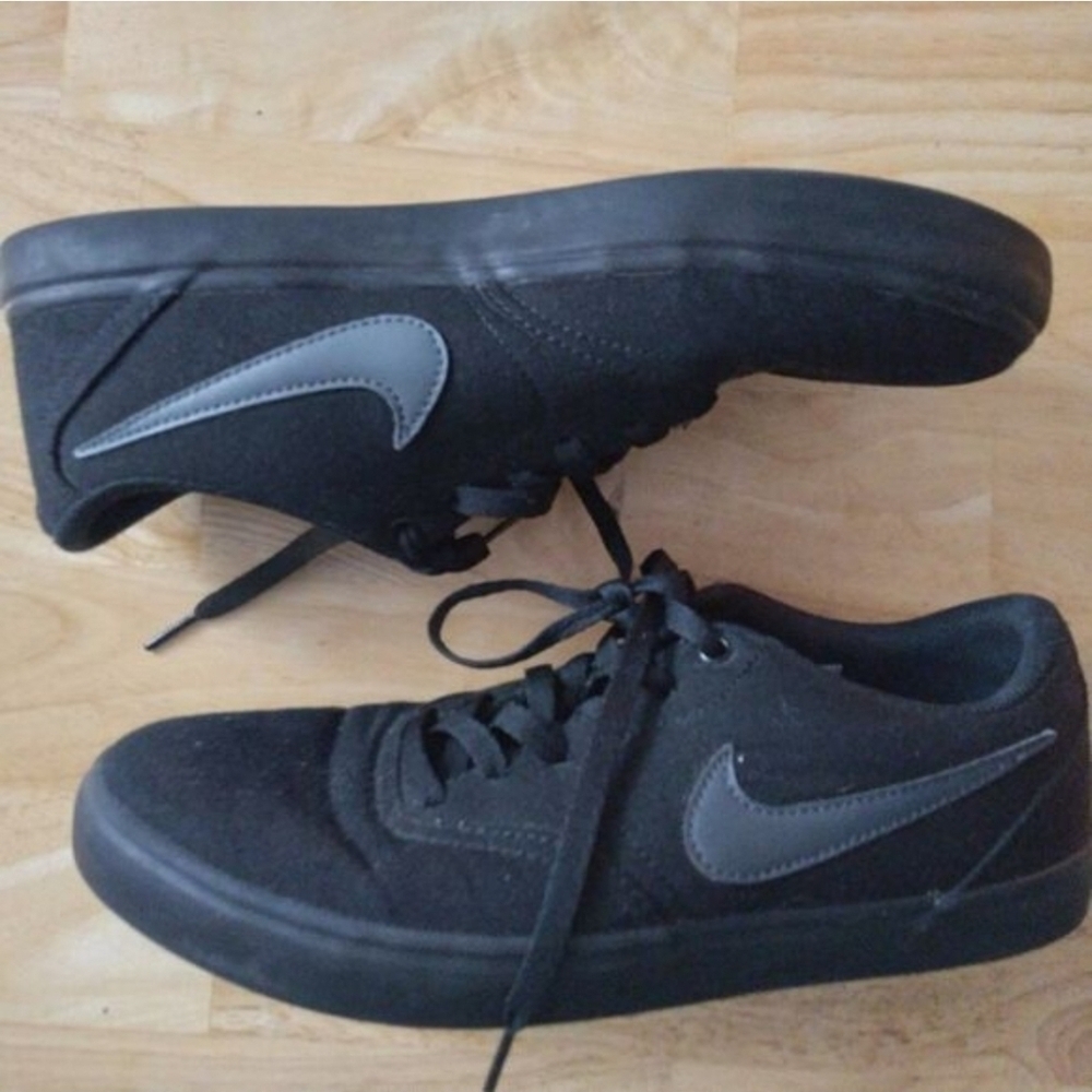 Nike SB Check Solarsoft Canvas 'Triple Black' Skate Shoes Sneakers 8 - Picture 2 of 6
